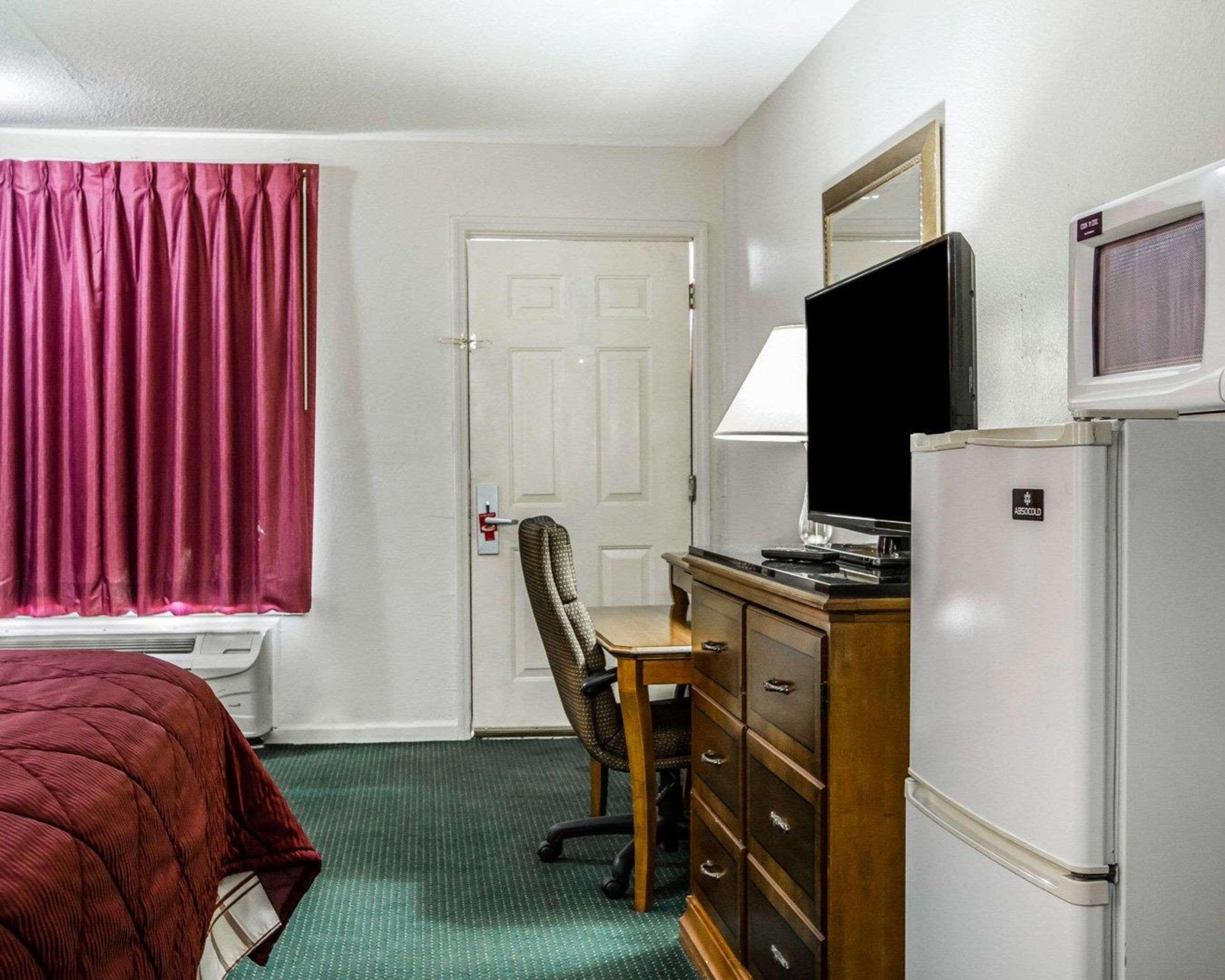 Econo Lodge Inn & Suites אנטרפרייז מראה חיצוני תמונה