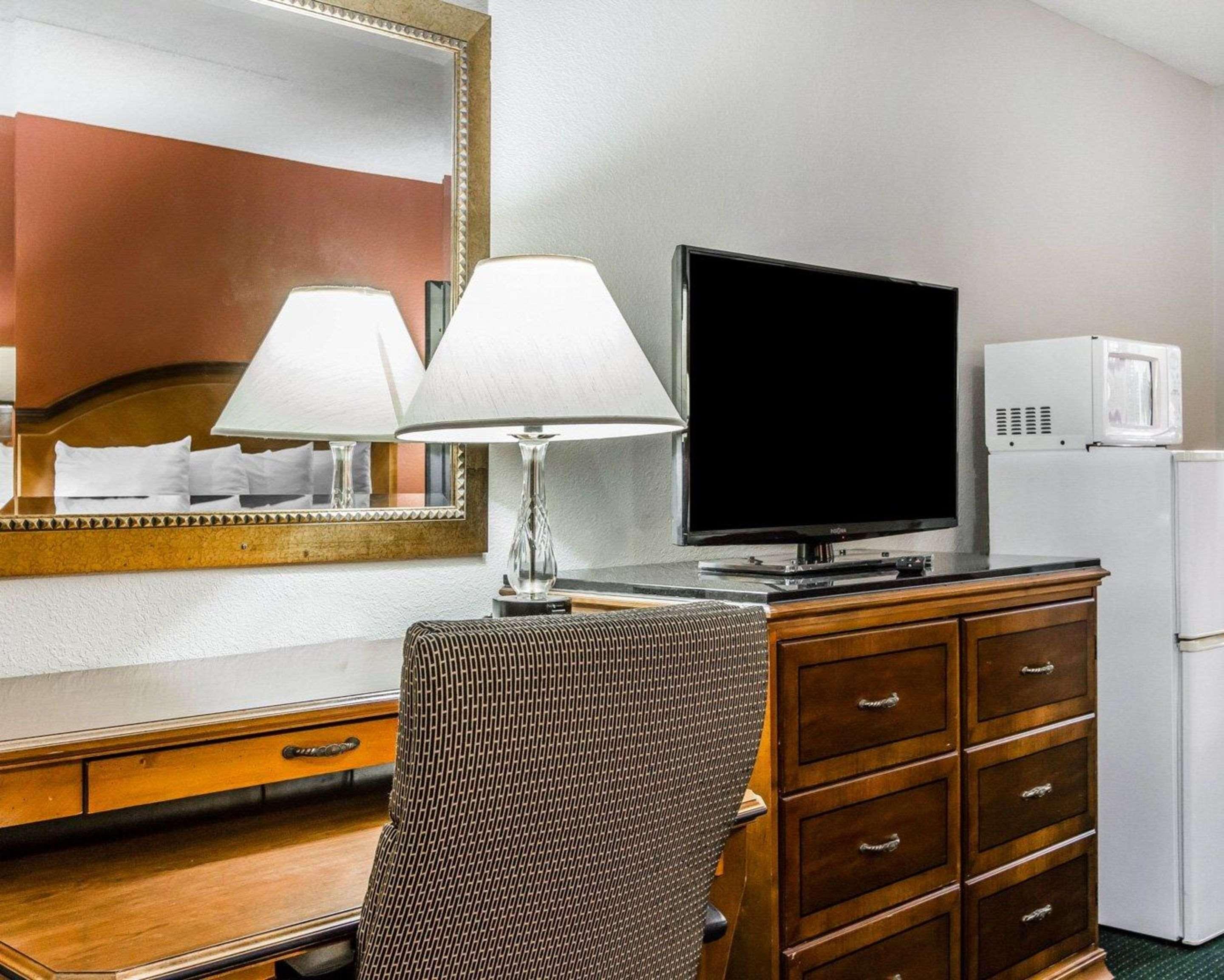 Econo Lodge Inn & Suites אנטרפרייז מראה חיצוני תמונה