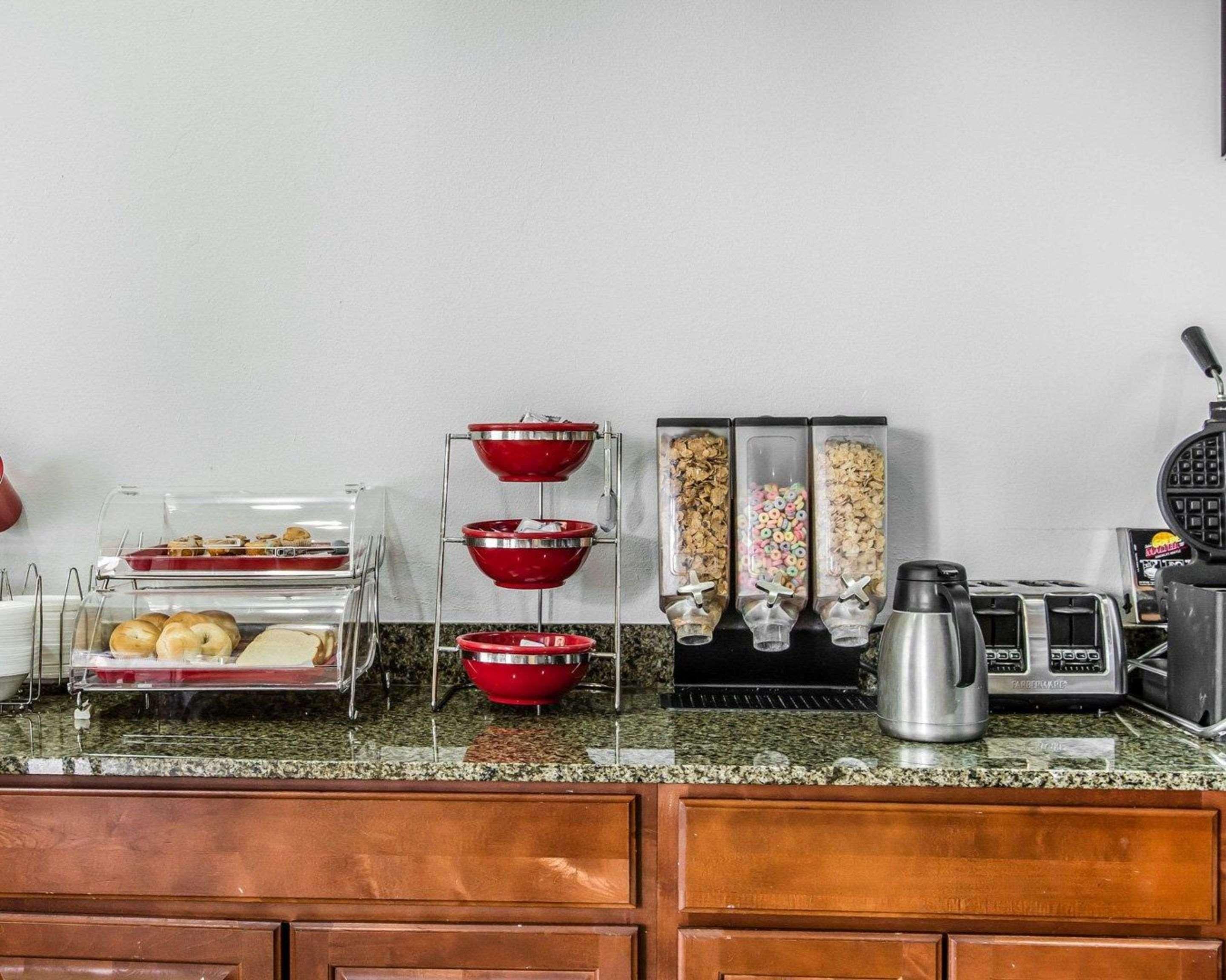 Econo Lodge Inn & Suites אנטרפרייז מראה חיצוני תמונה
