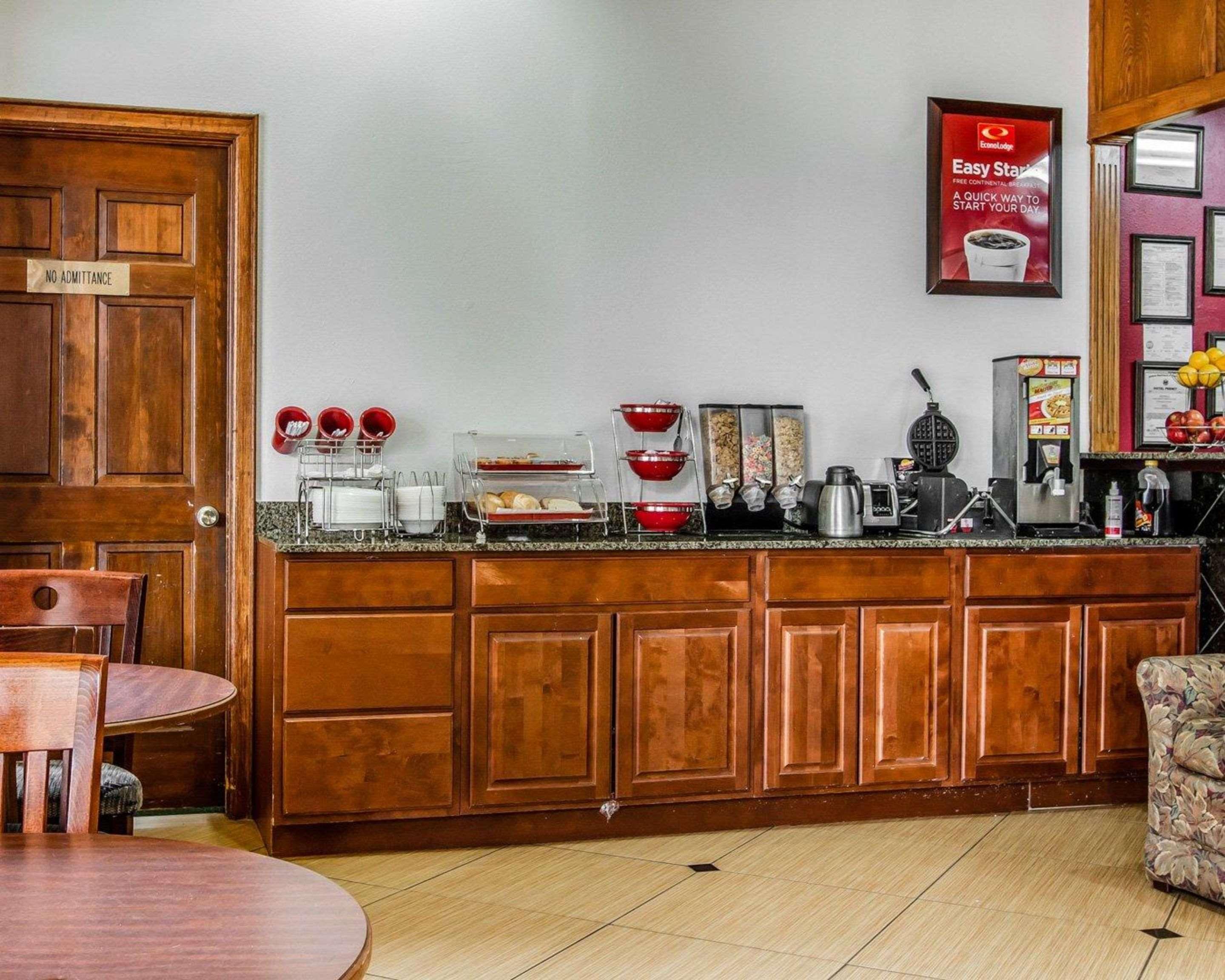 Econo Lodge Inn & Suites אנטרפרייז מראה חיצוני תמונה